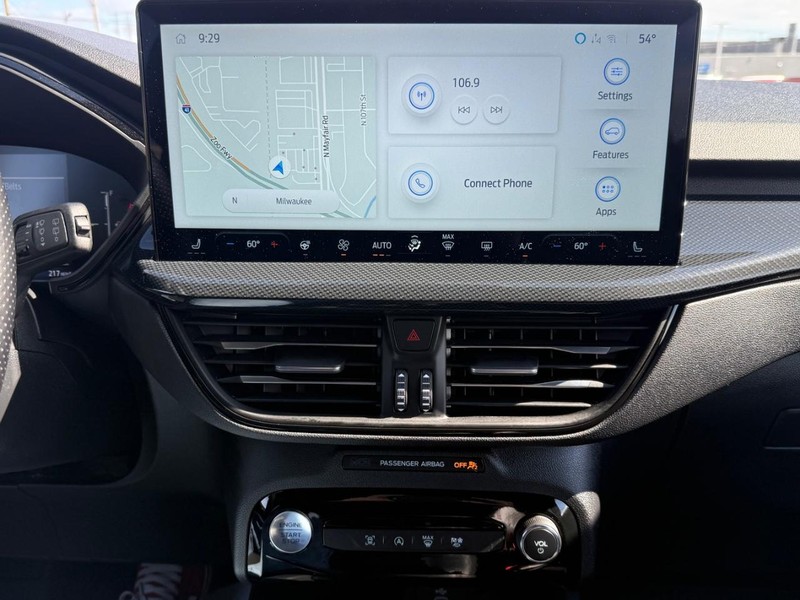 Ford Escape Vehicle Full-screen Gallery Image 16
