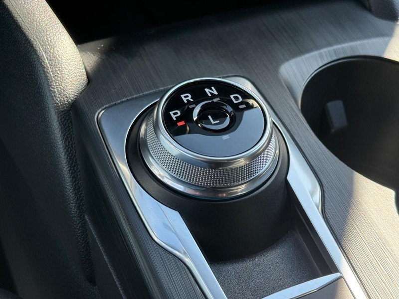 Ford Escape Vehicle Full-screen Gallery Image 18