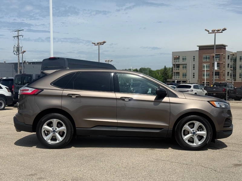 Ford Edge Vehicle Full-screen Gallery Image 02