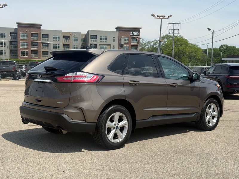 Ford Edge Vehicle Full-screen Gallery Image 03