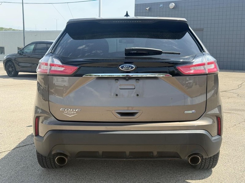 Ford Edge Vehicle Full-screen Gallery Image 04