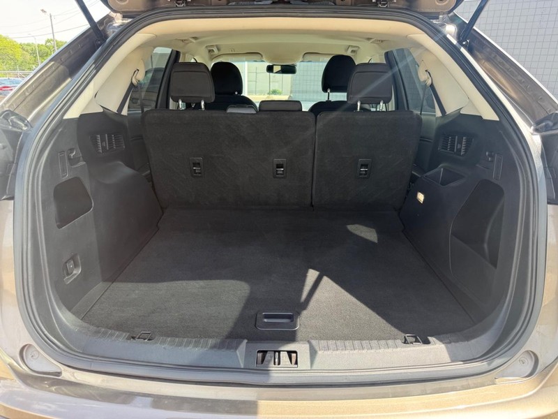 Ford Edge Vehicle Full-screen Gallery Image 05