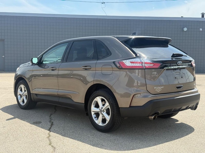 Ford Edge Vehicle Full-screen Gallery Image 06