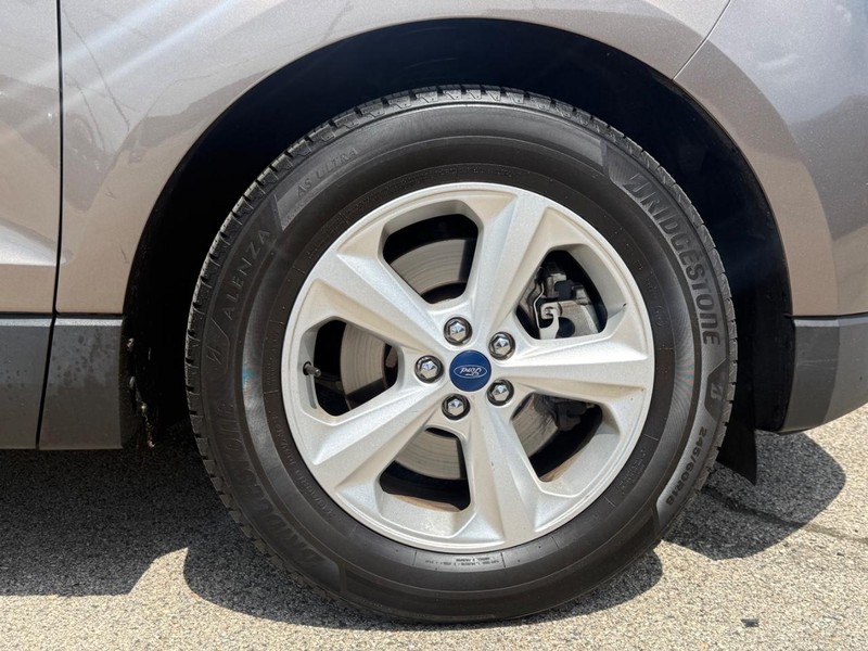 Ford Edge Vehicle Full-screen Gallery Image 09