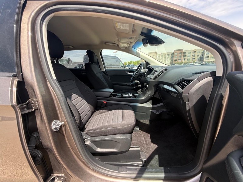 Ford Edge Vehicle Full-screen Gallery Image 10