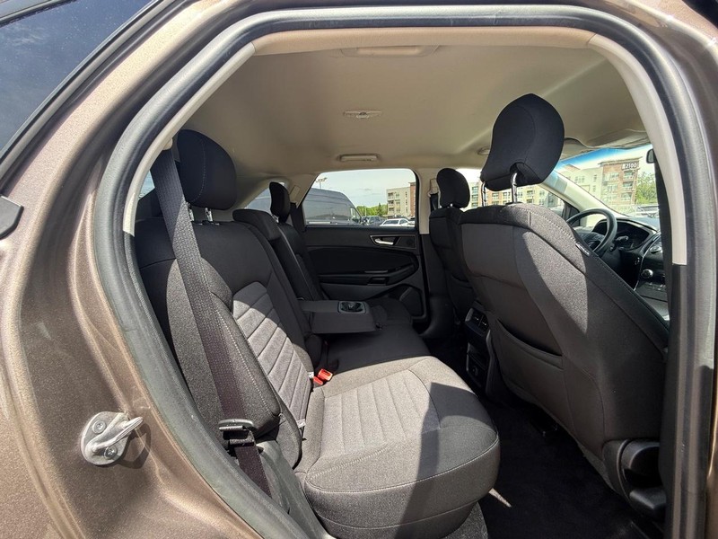Ford Edge Vehicle Full-screen Gallery Image 11