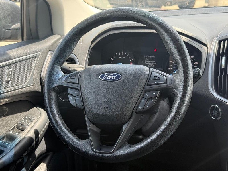 Ford Edge Vehicle Full-screen Gallery Image 13