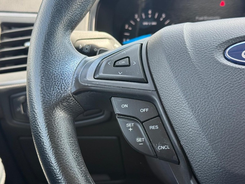 Ford Edge Vehicle Full-screen Gallery Image 14