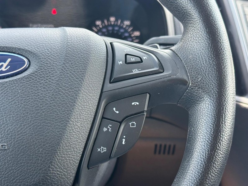 Ford Edge Vehicle Full-screen Gallery Image 15