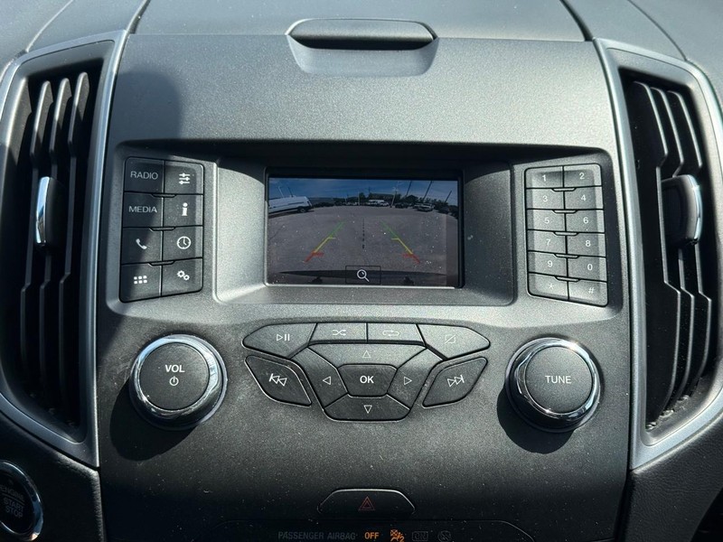 Ford Edge Vehicle Full-screen Gallery Image 17
