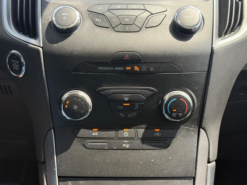 Ford Edge Vehicle Full-screen Gallery Image 18