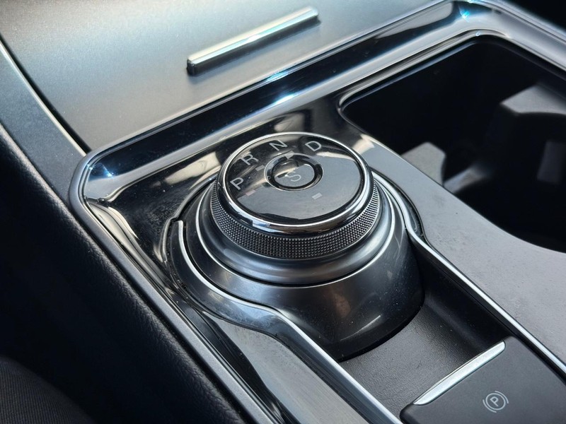 Ford Edge Vehicle Full-screen Gallery Image 19
