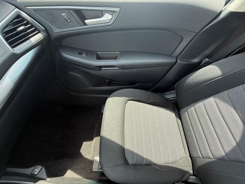 Ford Edge Vehicle Full-screen Gallery Image 20