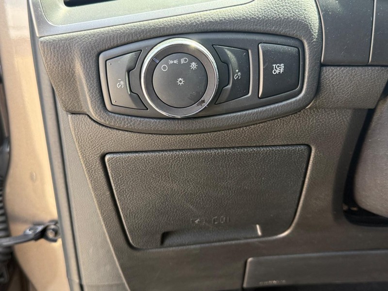 Ford Edge Vehicle Full-screen Gallery Image 22
