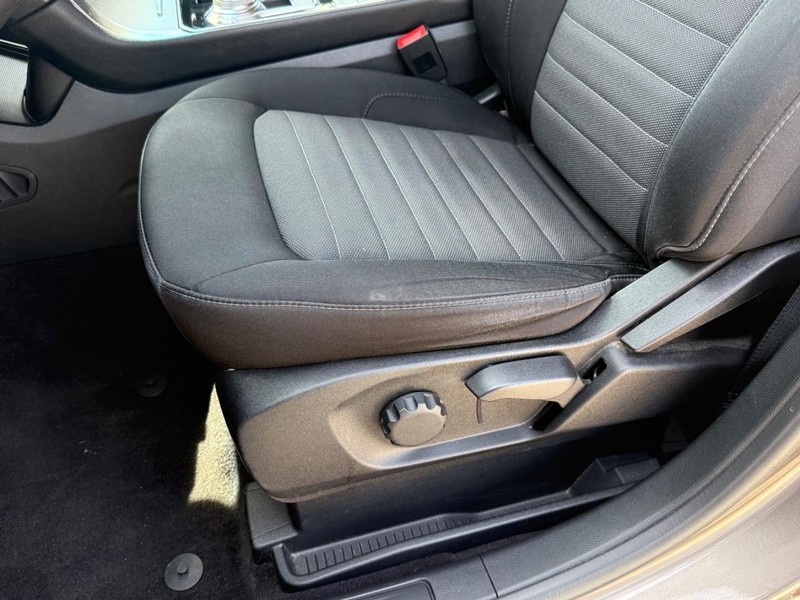 Ford Edge Vehicle Full-screen Gallery Image 24