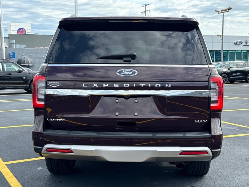 Ford Expedition Max Vehicle Full-screen Gallery Image 04