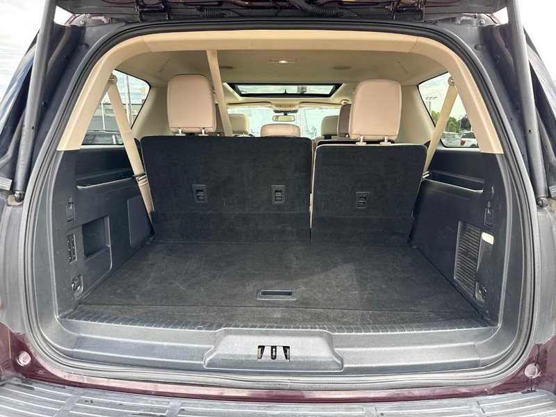 Ford Expedition Max Vehicle Full-screen Gallery Image 05