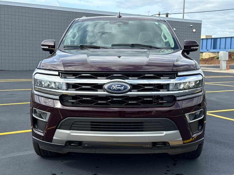 Ford Expedition Max Vehicle Full-screen Gallery Image 08
