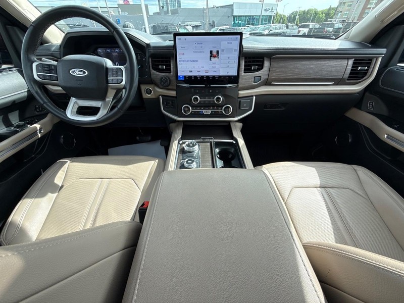 Ford Expedition Max Vehicle Full-screen Gallery Image 15