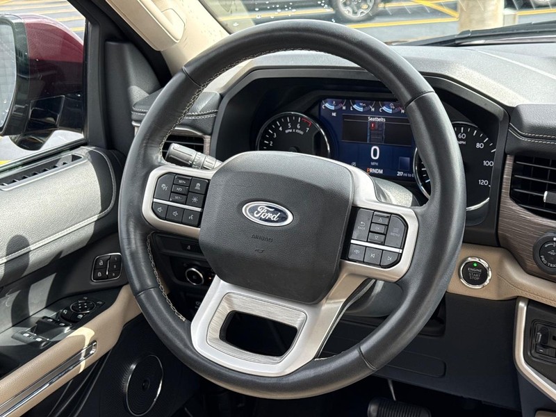 Ford Expedition Max Vehicle Full-screen Gallery Image 16