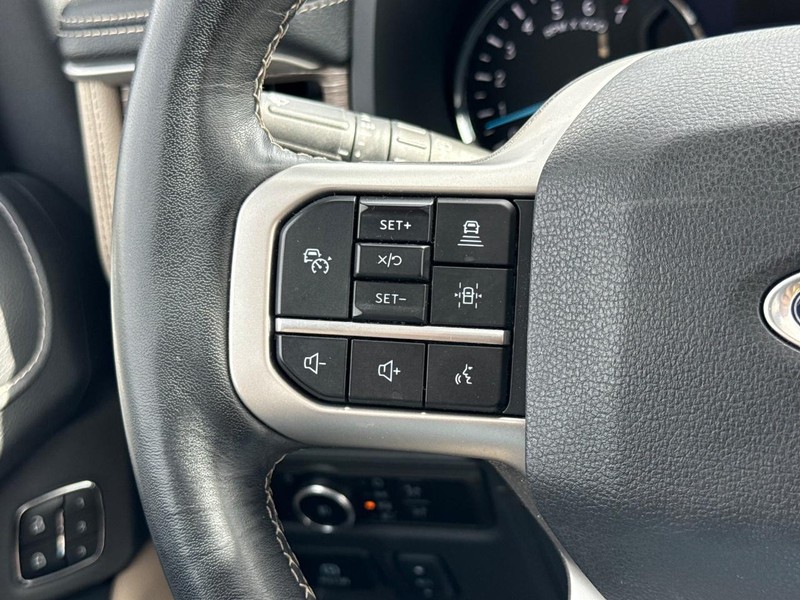 Ford Expedition Max Vehicle Full-screen Gallery Image 17