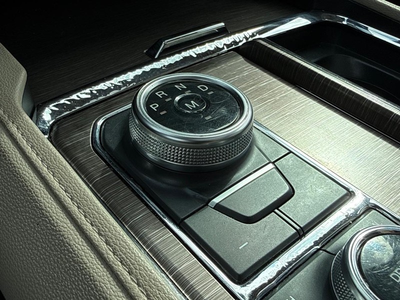 Ford Expedition Max Vehicle Full-screen Gallery Image 22
