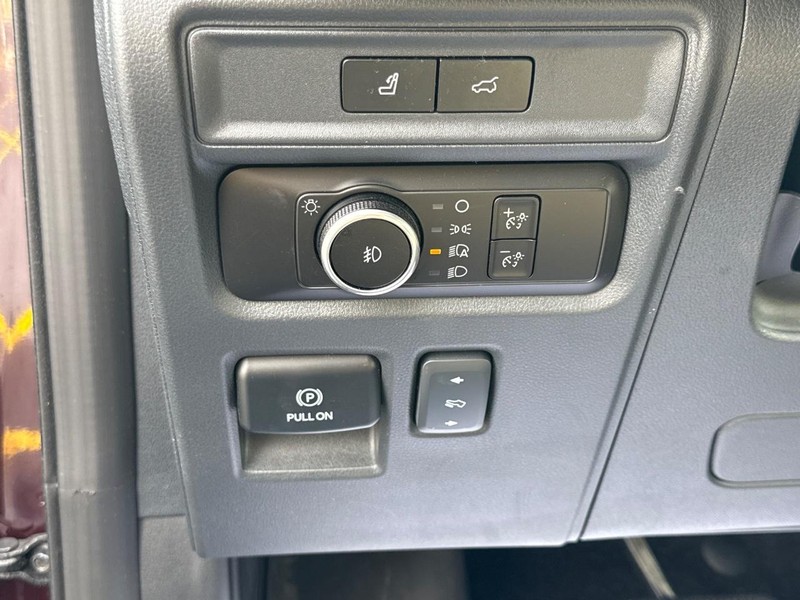 Ford Expedition Max Vehicle Full-screen Gallery Image 25