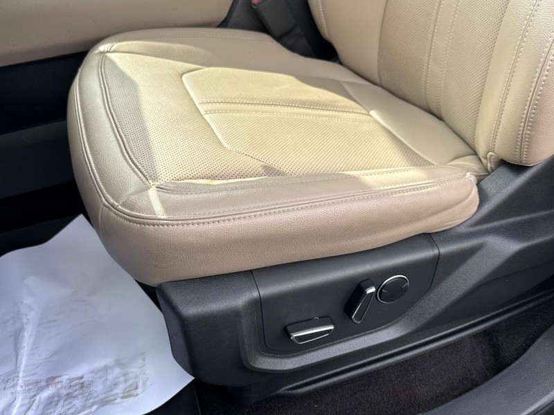 Ford Expedition Max Vehicle Full-screen Gallery Image 28