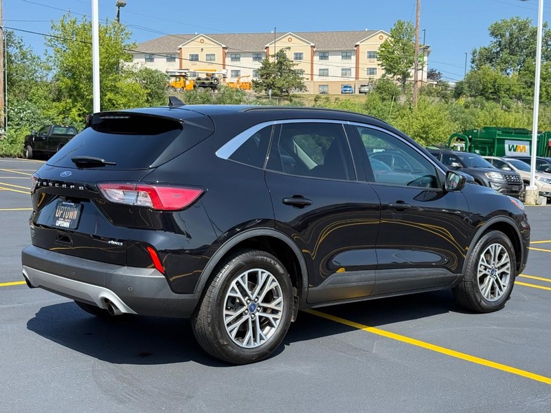 Ford Escape Vehicle Full-screen Gallery Image 03