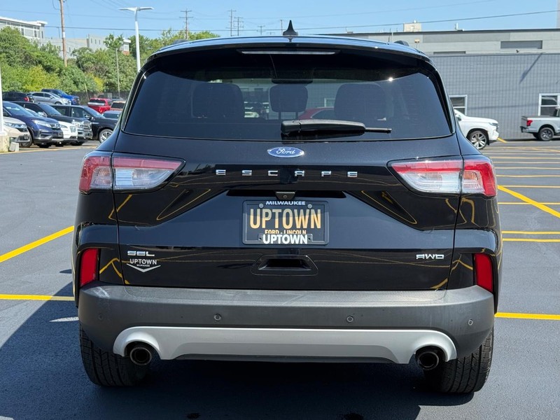Ford Escape Vehicle Full-screen Gallery Image 04