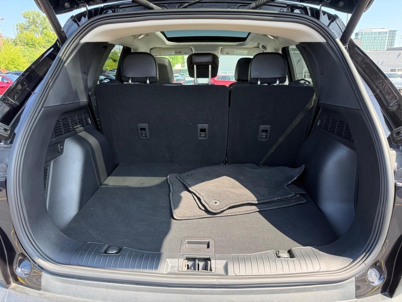 Ford Escape Vehicle Full-screen Gallery Image 05
