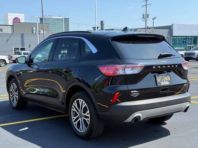 Ford Escape Vehicle Full-screen Gallery Image 06