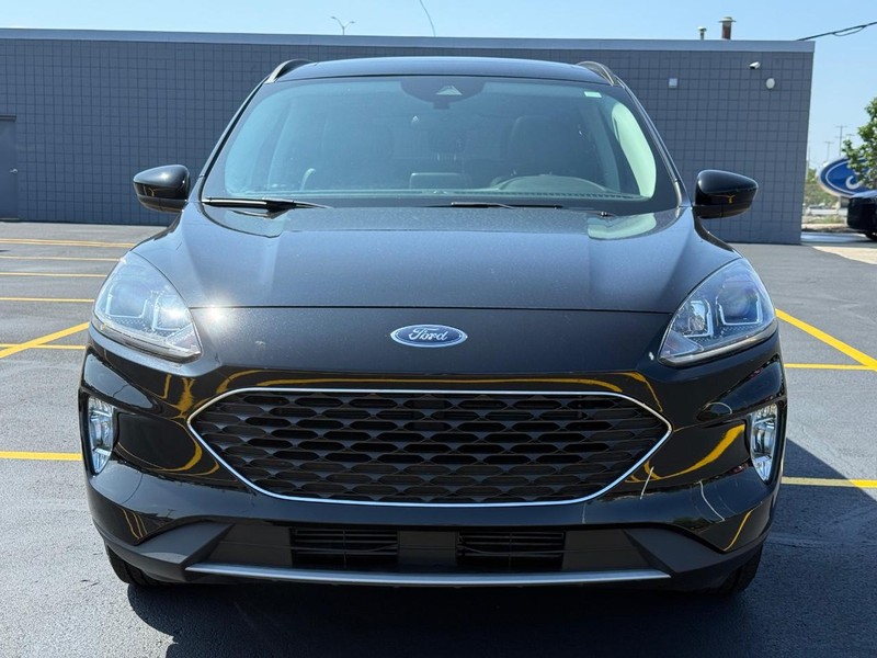 Ford Escape Vehicle Full-screen Gallery Image 08