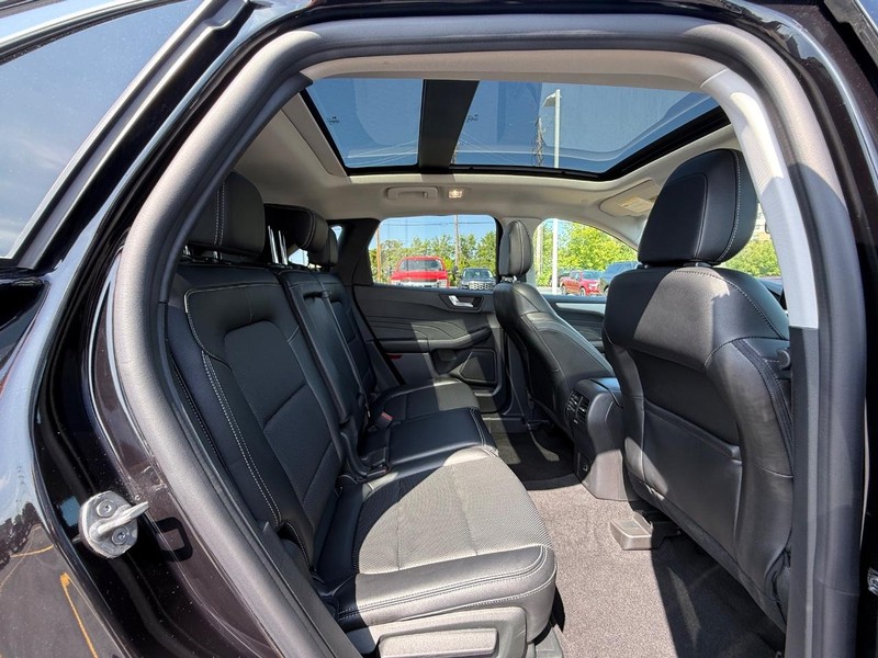 Ford Escape Vehicle Full-screen Gallery Image 11