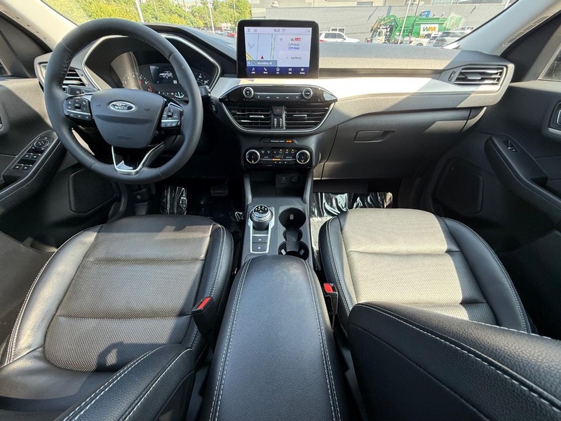 Ford Escape Vehicle Full-screen Gallery Image 14