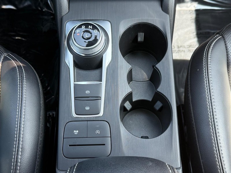Ford Escape Vehicle Full-screen Gallery Image 21
