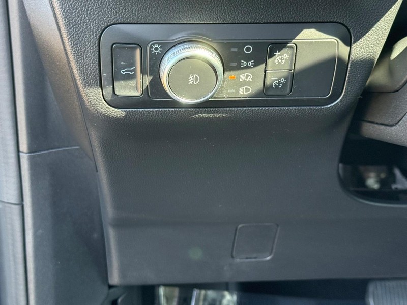 Ford Escape Vehicle Full-screen Gallery Image 24
