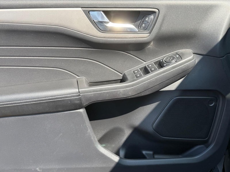 Ford Escape Vehicle Full-screen Gallery Image 25