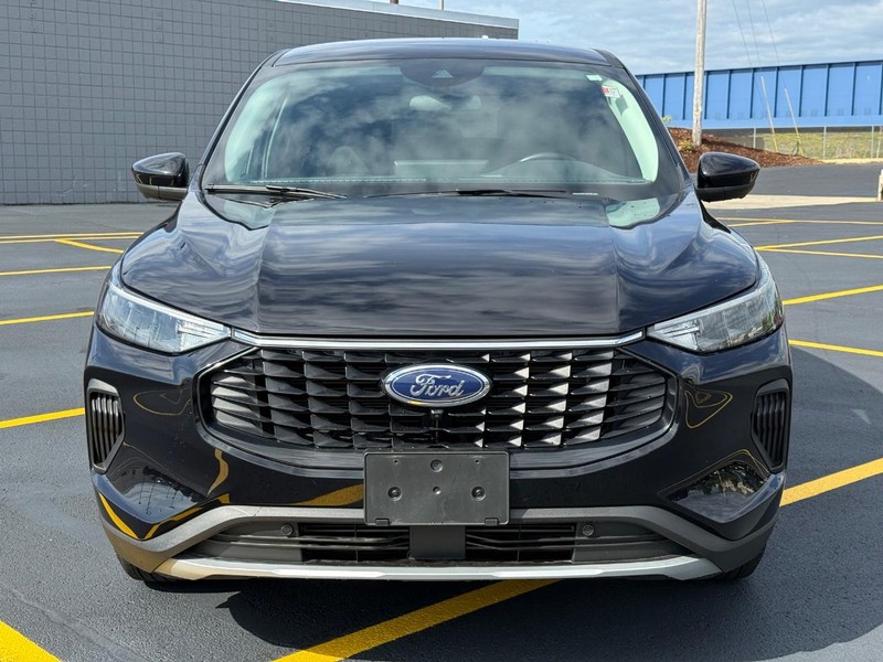Ford Escape Vehicle Full-screen Gallery Image 08