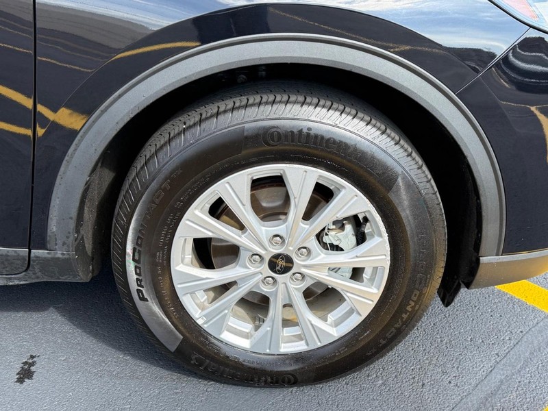 Ford Escape Vehicle Full-screen Gallery Image 09