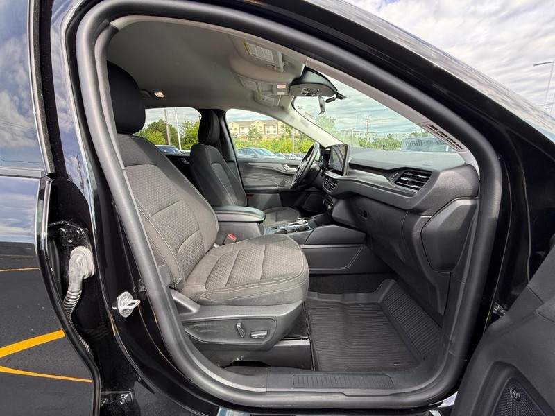 Ford Escape Vehicle Full-screen Gallery Image 10