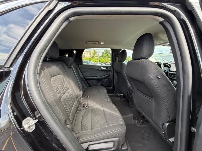 Ford Escape Vehicle Full-screen Gallery Image 11