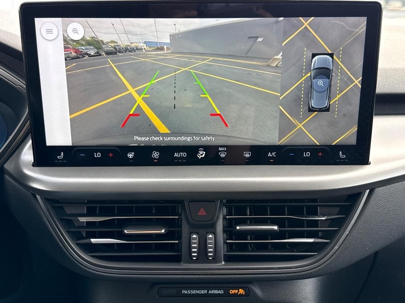 Ford Escape Vehicle Full-screen Gallery Image 17