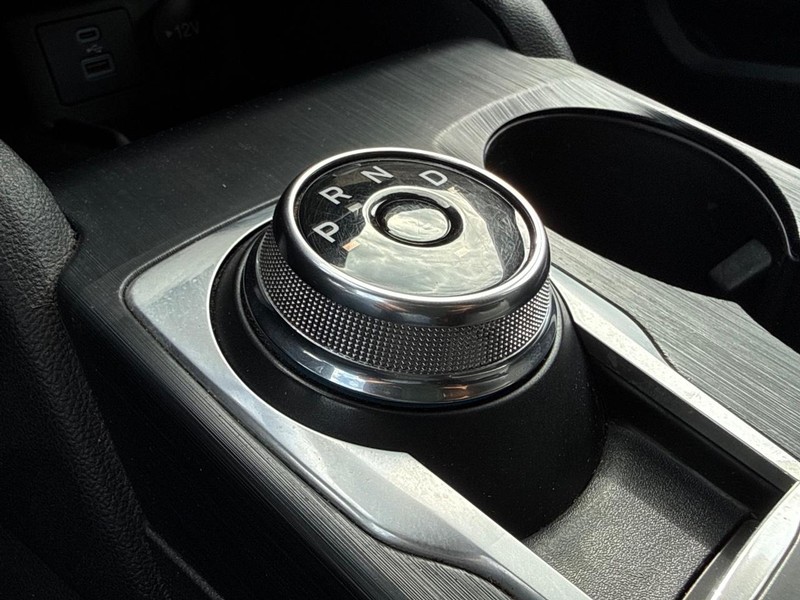 Ford Escape Vehicle Full-screen Gallery Image 19