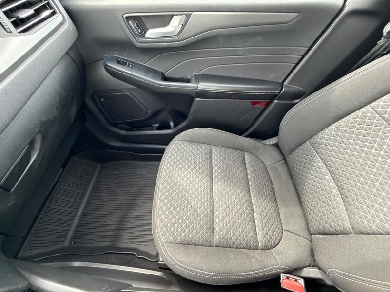 Ford Escape Vehicle Full-screen Gallery Image 20