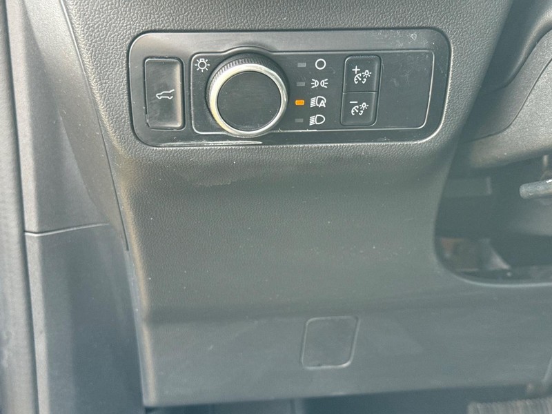 Ford Escape Vehicle Full-screen Gallery Image 22