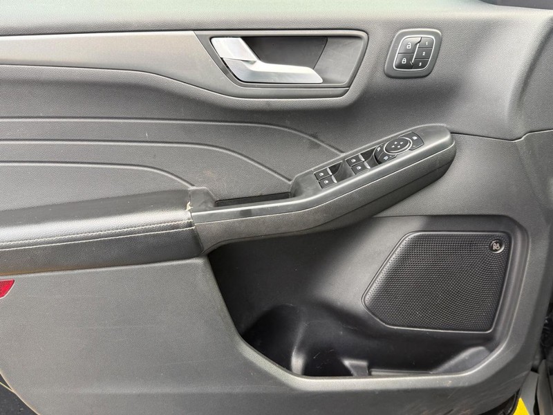 Ford Escape Vehicle Full-screen Gallery Image 23