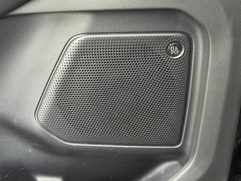 Ford Escape Vehicle Full-screen Gallery Image 24