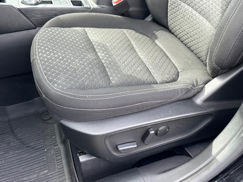 Ford Escape Vehicle Full-screen Gallery Image 25