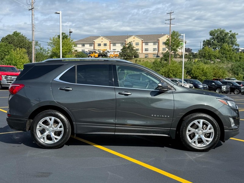 Chevrolet Equinox Vehicle Full-screen Gallery Image 02